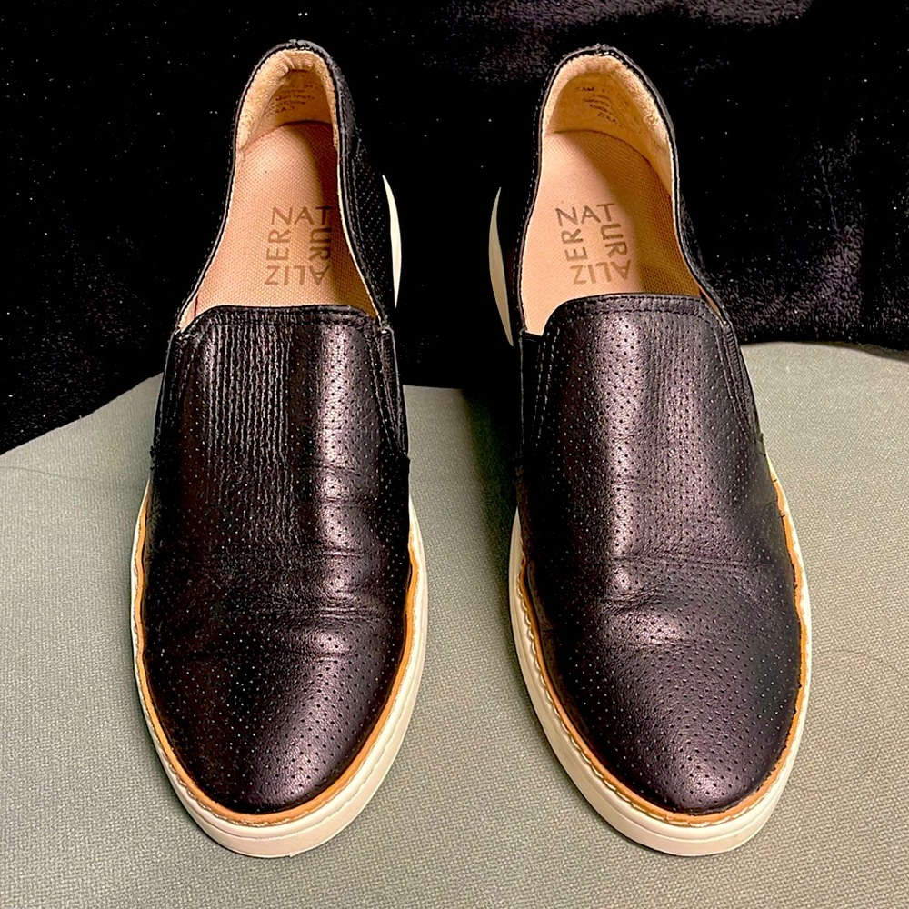 NATURALIZER ZOLA 3 BLACK LEATHER UPPERS SLIP ON LOAFER STYLE SNEAKERS SIZE 7.5M
